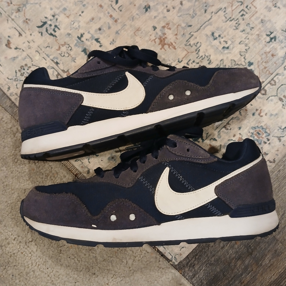 Nike Sneakers 9.5
